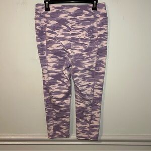 Travelers By Chico’s Purple Playful Camo Side-Pocket Capri Leggings Size 8